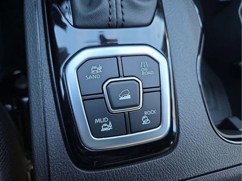 New 2026 Nissan Frontier SV w/ All-Weather Content Package AWD/4WD image 20