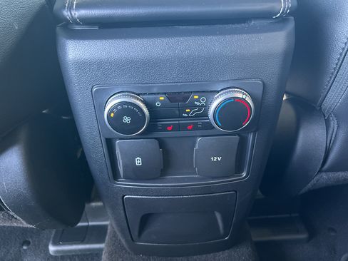 Used 2024 Ford Explorer Limited image 22