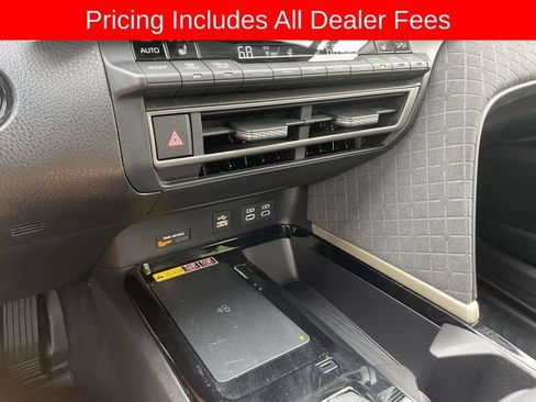 Used 2026 Toyota Camry XLE FWD image 32