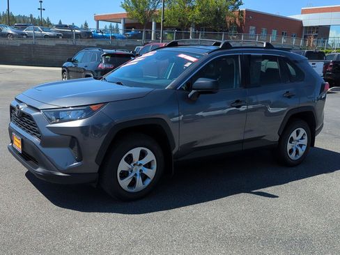Used 2021 Toyota RAV4 LE AWD/4WD image 3