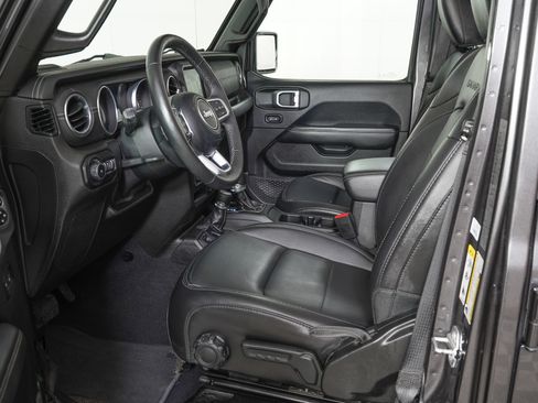 Used 2019 Jeep Wrangler Unlimited Sahara AWD/4WD image 12