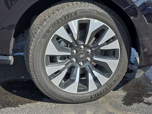 Used 2025 Ford Expedition Platinum w/ Driver's Package AWD/4WD image 50