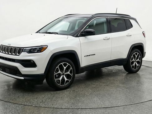 Used 2025 Jeep Compass Limited image 3