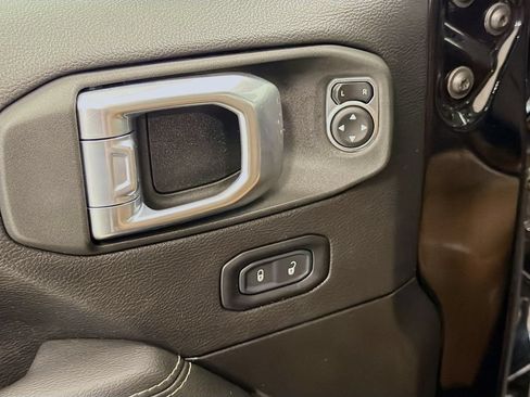 Used 2022 Jeep Wrangler Unlimited Sahara w/ Cold Weather Group AWD/4WD image 21
