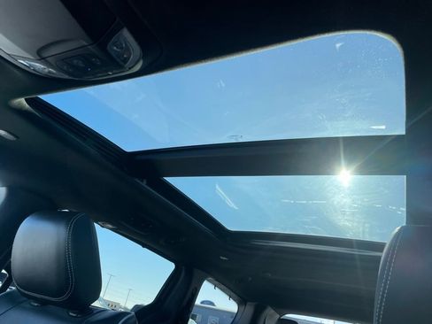 Used 2025 Chrysler Pacifica Limited image 20