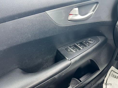 Used 2019 Kia Forte LXS image 9