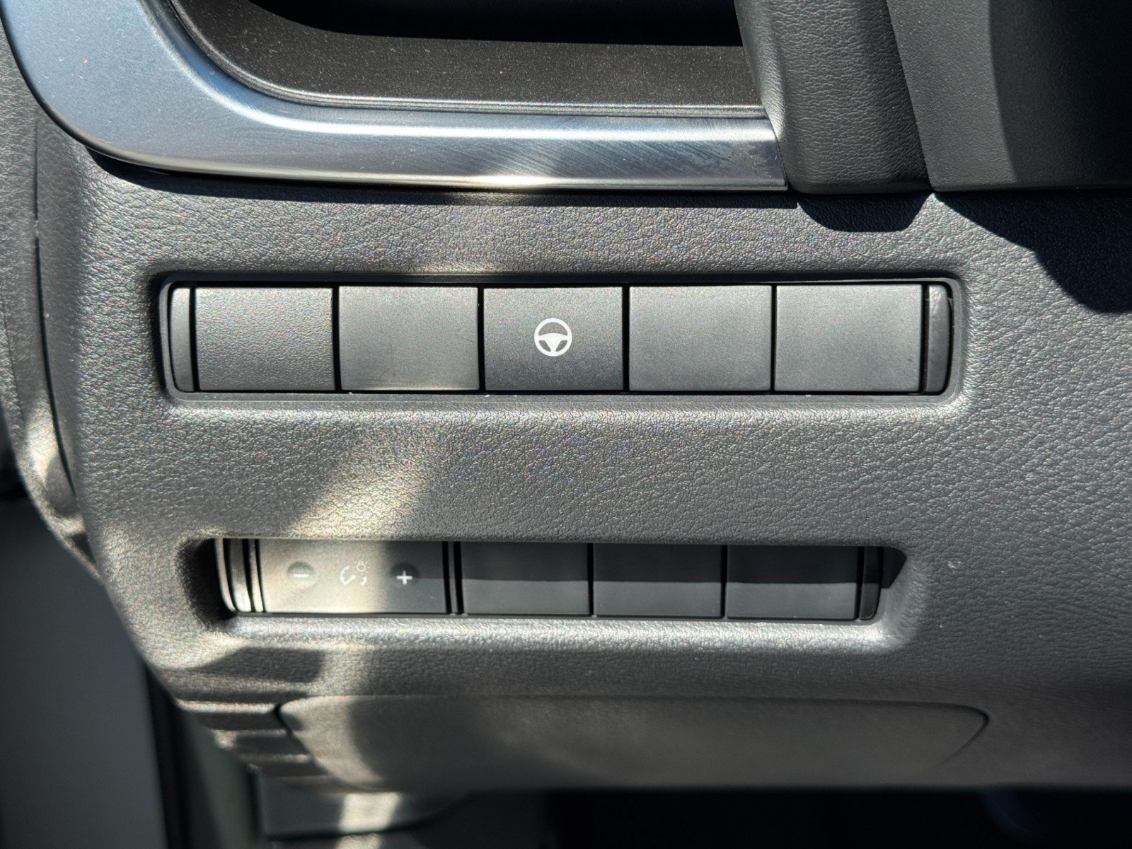 Used 2022 Nissan Rogue SV FWD image 16