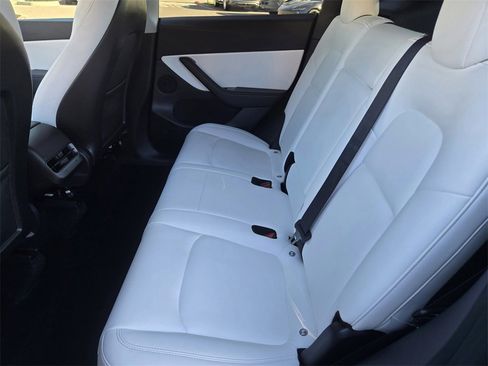 Used 2021 Tesla Model Y Long Range image 11