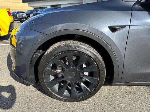 Used 2021 Tesla Model Y Standard Range 4dr Crossover image 10