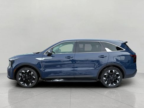 Certified 2025 Kia Sorento EX w/ Panoramic Sunroof Package image 6