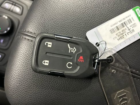 Used 2024 GMC Terrain SLE w/ Driver Convenience Package image 21