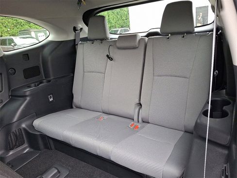 Used 2023 Toyota Highlander LE image 10