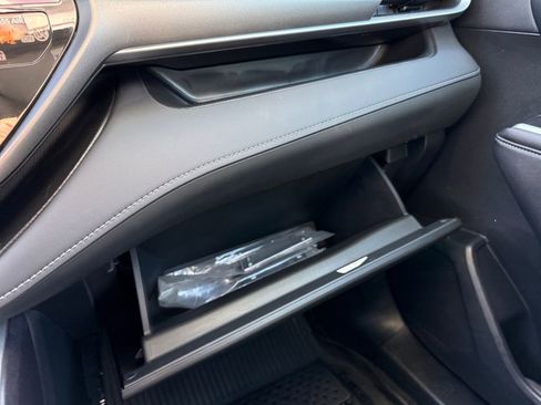 Used 2024 Toyota Highlander XLE FWD image 23