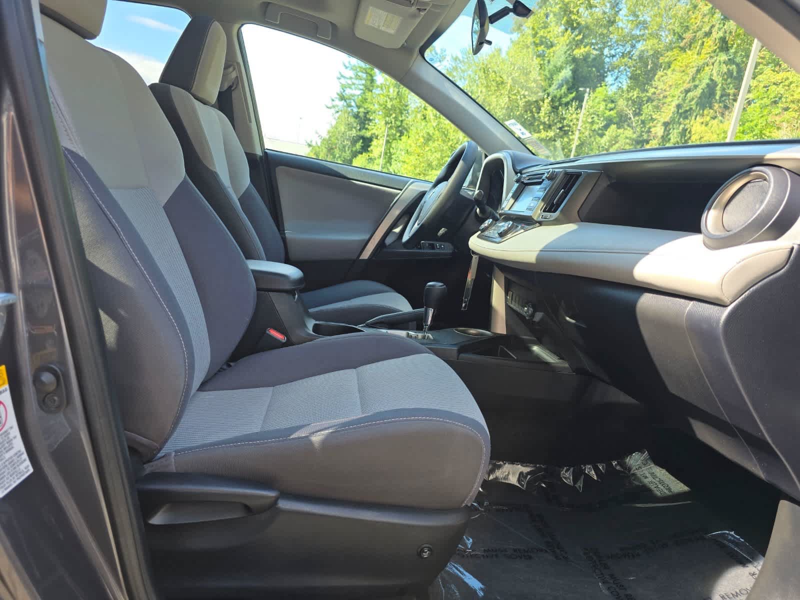 Used 2015 Toyota RAV4 XLE AWD/4WD image 25