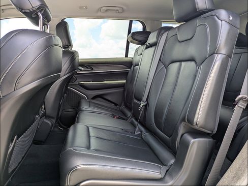 Used 2022 Jeep Grand Cherokee L Limited RWD image 14