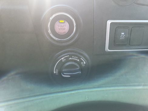 Used 2018 Nissan Titan S w/ HD Front GAWR Package AWD/4WD image 13