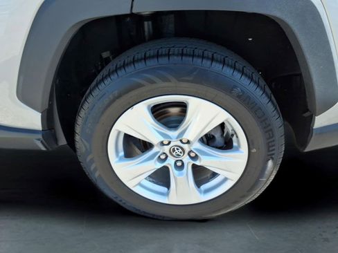 Used 2019 Toyota RAV4 XLE AWD/4WD image 10