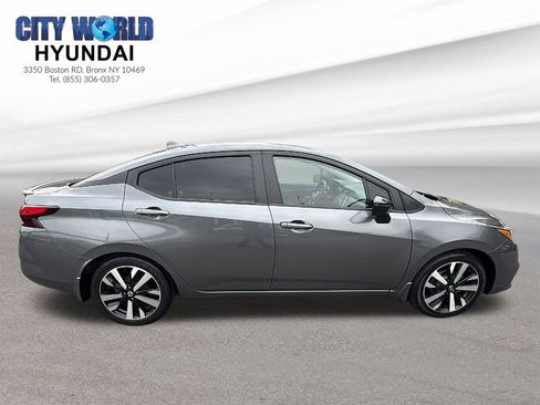 Used 2022 Nissan Versa SR w/ Lighting Package image 6