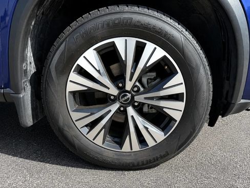 Used 2022 Nissan Rogue SV FWD image 11
