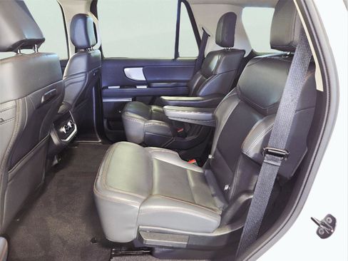 Used 2025 Ford Expedition Active image 16