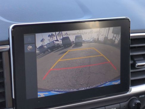 Used 2025 Hyundai Venue SEL image 14