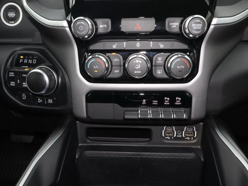 Used 2022 RAM 1500 Big Horn AWD/4WD image 10