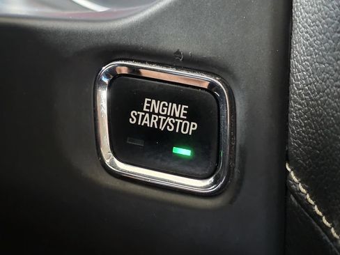 Used 2023 GMC Acadia SLE w/ Driver Convenience Package FWD image 17