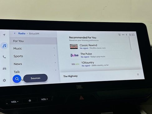 Used 2023 Toyota Venza Limited image 30