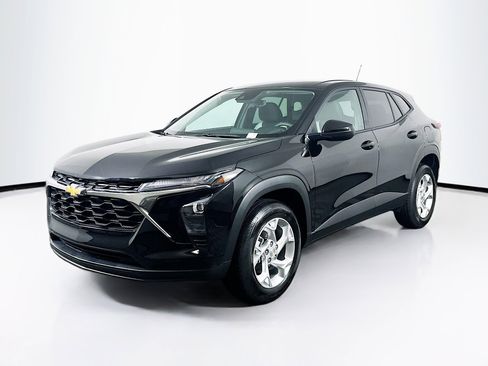 Used 2024 Chevrolet Trax LS w/ LS Convenience Package image 3