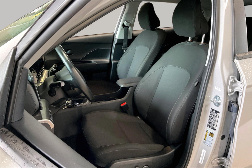 Used 2025 Hyundai Kona SEL AWD/4WD image 3