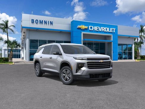 New 2026 Chevrolet Traverse LT image 2