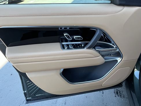 Used 2026 Land Rover Range Rover SE image 12