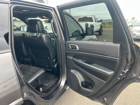 Used 2018 Jeep Grand Cherokee Altitude AWD/4WD image 36