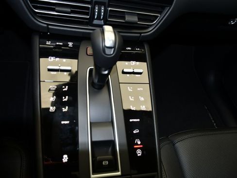 New 2026 Porsche Macan AWD/4WD image 37