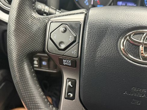 Used 2018 Toyota Tacoma TRD Sport w/ Technology Package AWD/4WD image 25