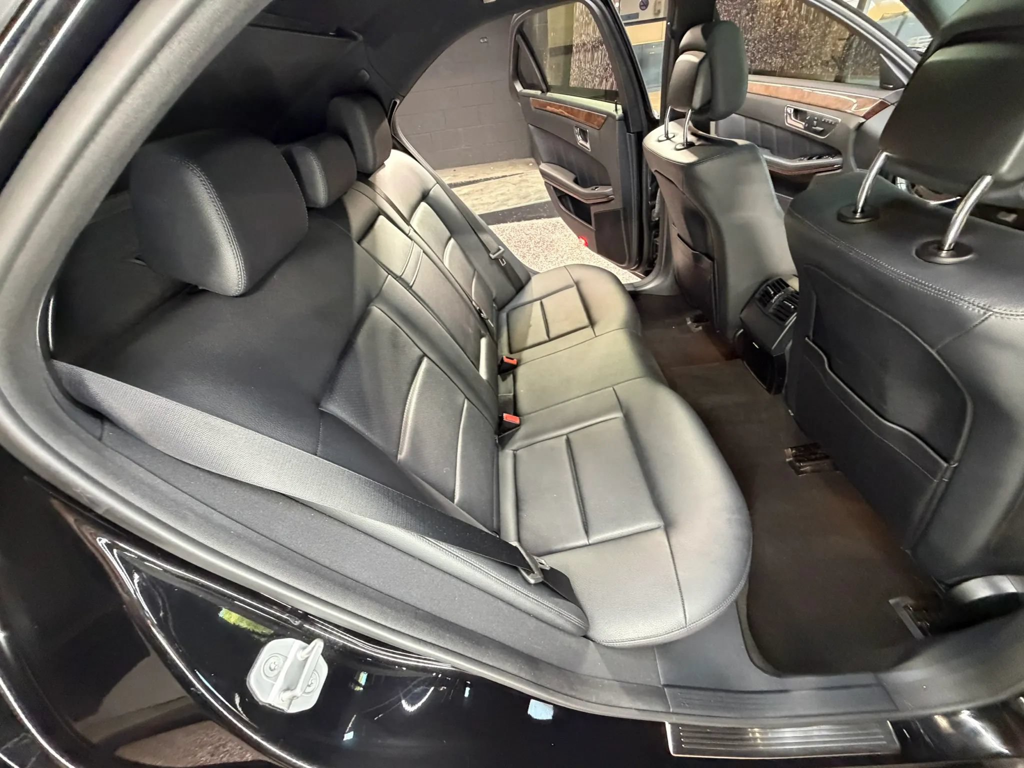 Used 2011 Mercedes-Benz E 350 4MATIC Sedan image 34