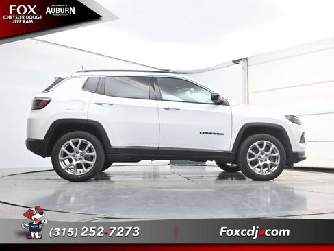 Used 2023 Jeep Compass Latitude AWD/4WD image 26
