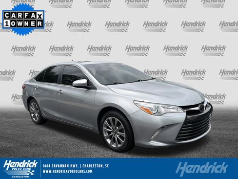 Used 2017 Toyota Camry XLE w/ Moonroof Package FWD image 1