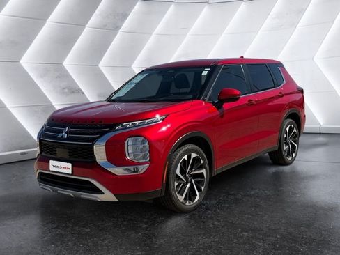 Used 2023 Mitsubishi Outlander SE AWD/4WD image 5