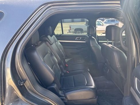 Used 2017 Ford Explorer XLT w/ Equipment Group 202A image 19