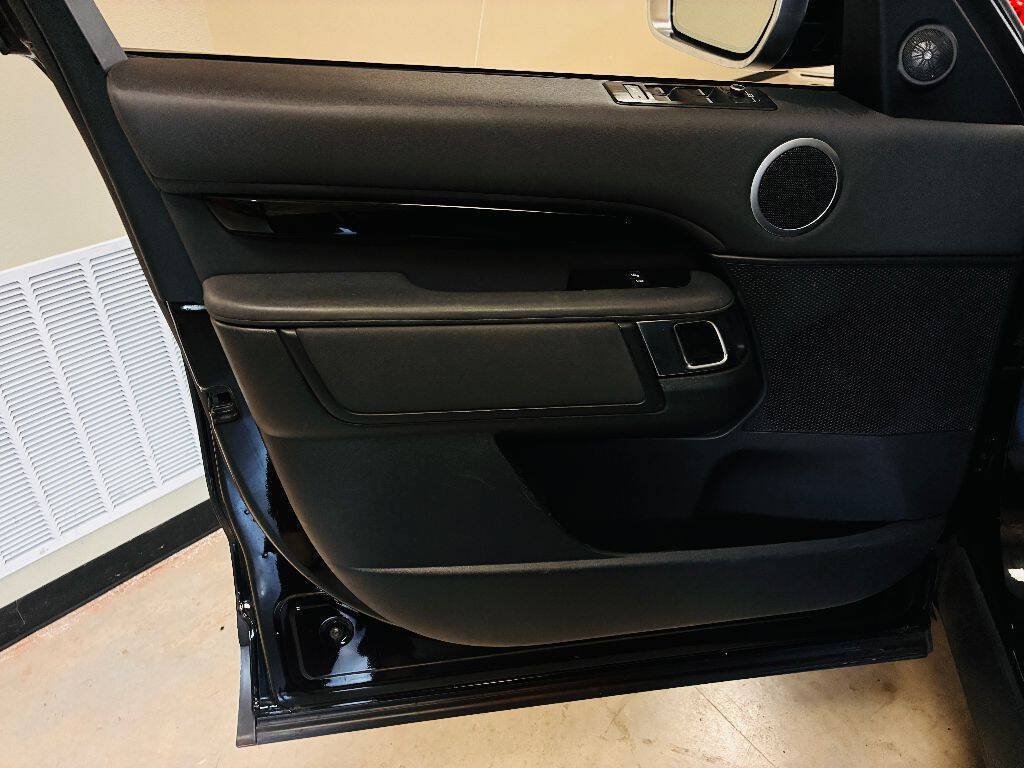 Used 2020 Land Rover Discovery SE AWD/4WD image 13