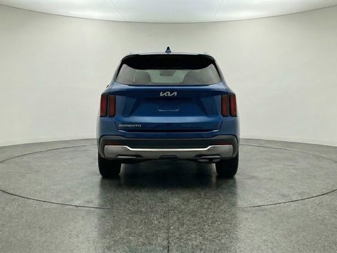 Used 2024 Kia Sorento S image 7
