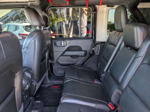 Used 2021 Jeep Wrangler Unlimited Sahara image 14