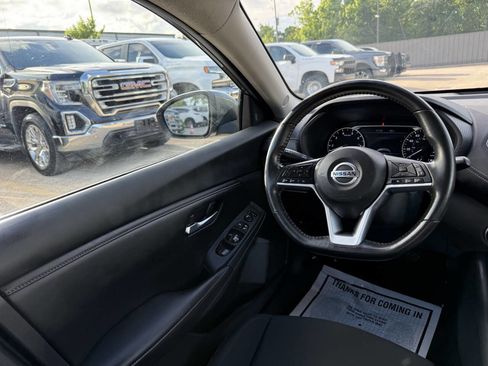 Used 2022 Nissan Sentra SV FWD image 19