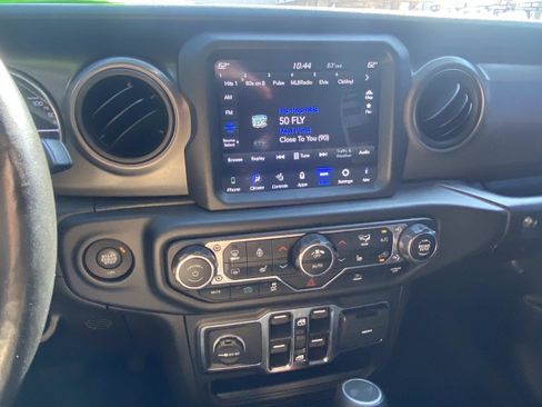 Used 2023 Jeep Wrangler Unlimited w/ Sun & Screen Package image 29
