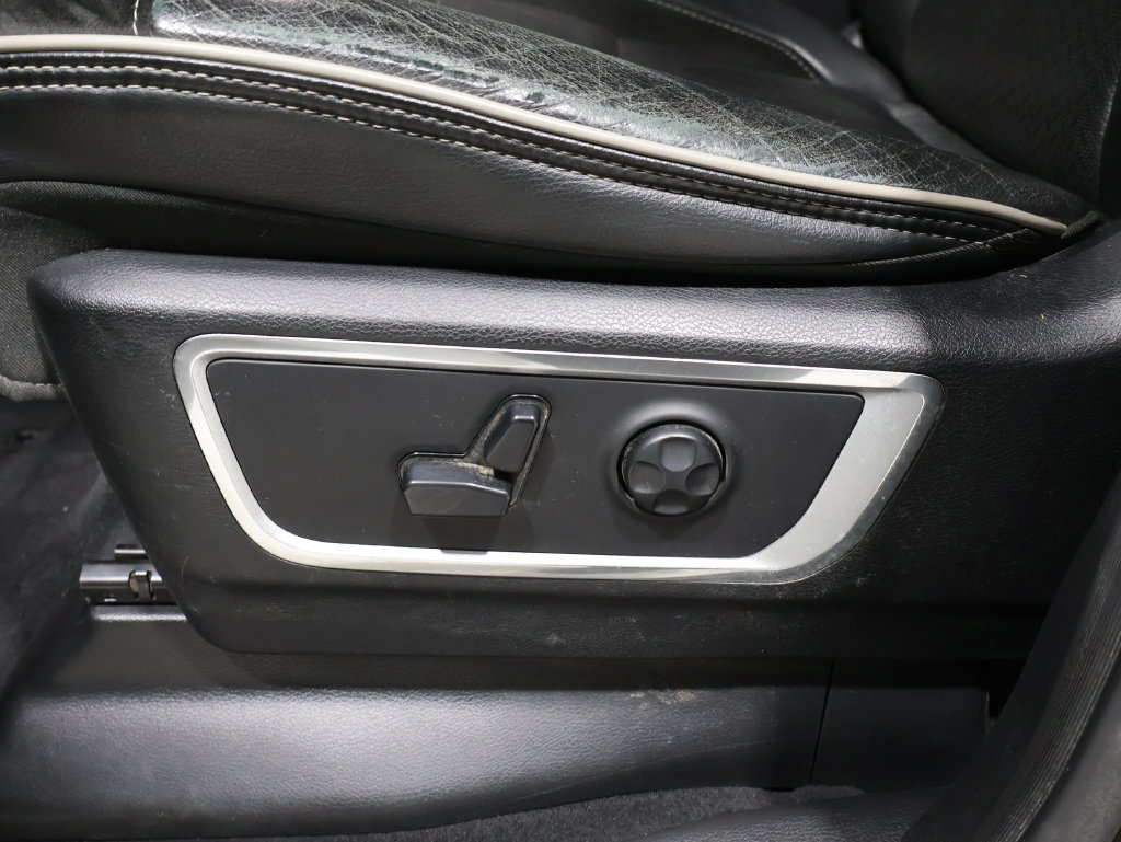 Used 2019 RAM 1500 Laramie AWD/4WD image 12