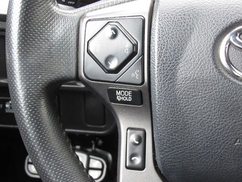 Used 2016 Toyota Tacoma TRD Off-Road image 21