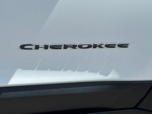 Used 2018 Jeep Cherokee Trailhawk w/ Cold Weather Group AWD/4WD image 31