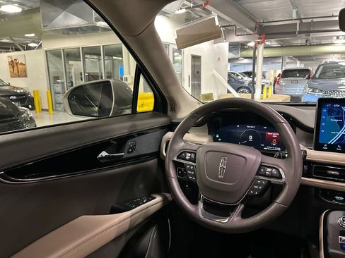 Used 2023 Lincoln Nautilus AWD w/ Premium Package image 29