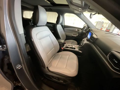 Used 2021 Ford Explorer XLT w/ Equipment Group 202A AWD/4WD image 26
